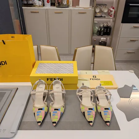 フェンディ サンダル