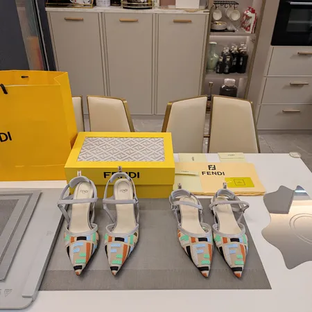 フェンディ サンダル