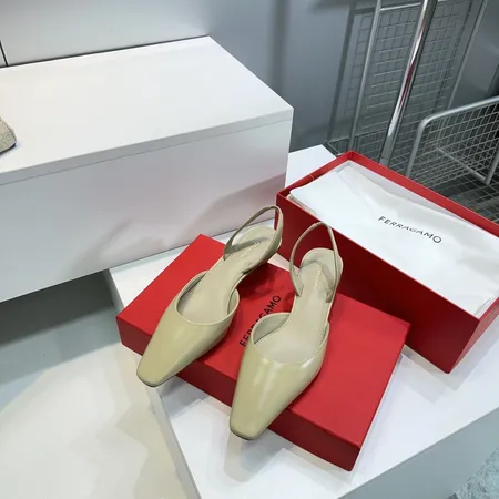 フェラガモ サンダル