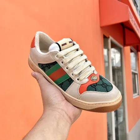 グッチ カジュアルシューズ
