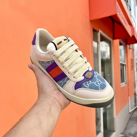 グッチ カジュアルシューズ