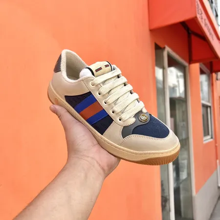 グッチ カジュアルシューズ