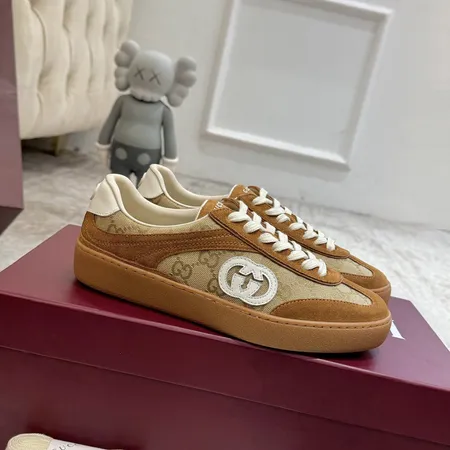 グッチ カジュアルシューズ