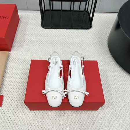 ヴァレンティノ サンダル