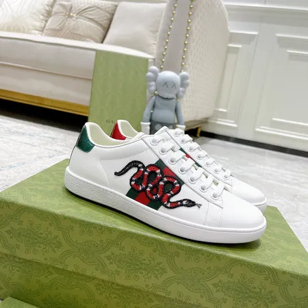 グッチ カジュアルシューズ
