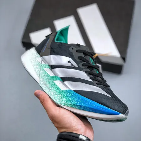 アディダス スニーカー