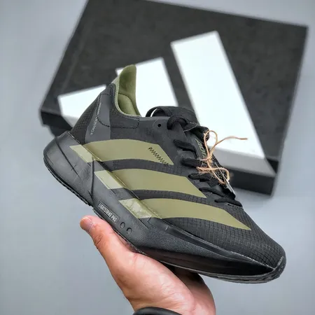 アディダス スニーカー