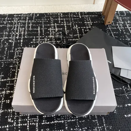 バレンシアガ スリッパ