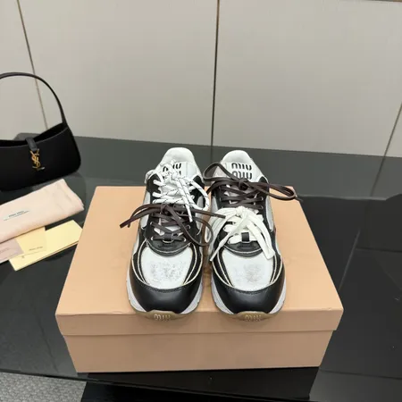 ミュウミュウ スニーカー