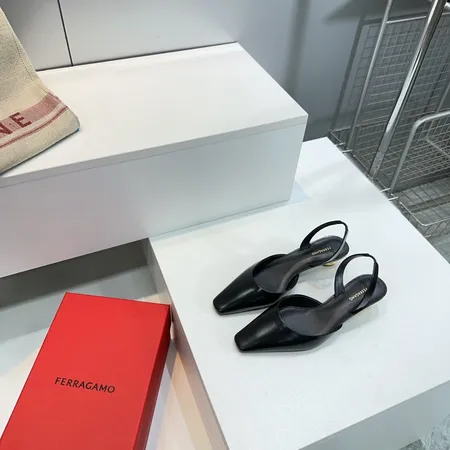 フェラガモ サンダル