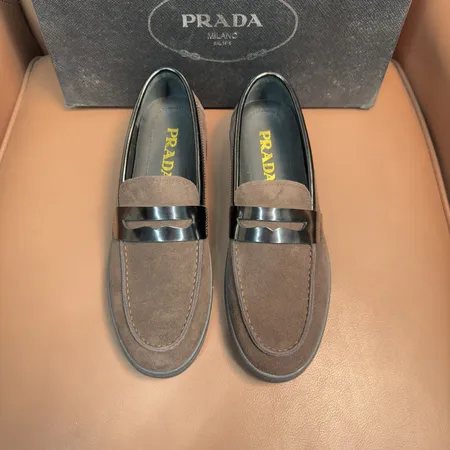 プラダ カジュアルシューズ