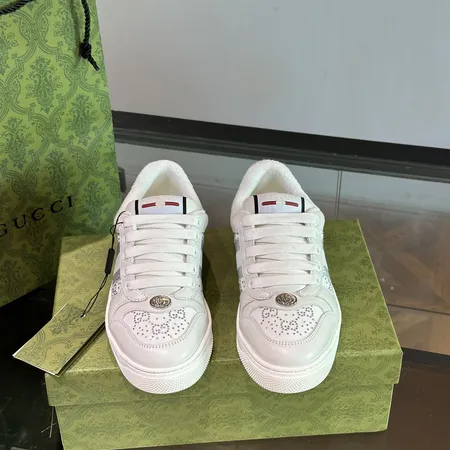 グッチ カジュアルシューズ