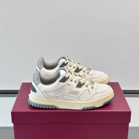 グッチ カジュアルシューズ