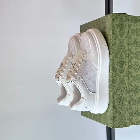 グッチ カジュアルシューズ