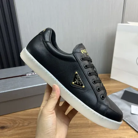 プラダ カジュアルシューズ