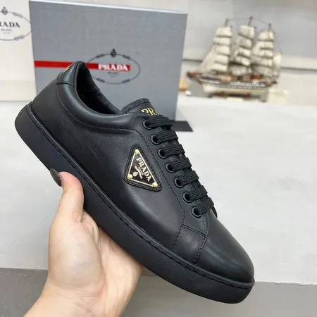 プラダ カジュアルシューズ