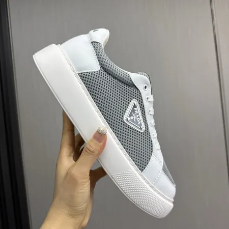 プラダ カジュアルシューズ