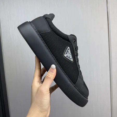 プラダ カジュアルシューズ