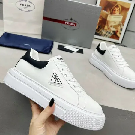 プラダ カジュアルシューズ