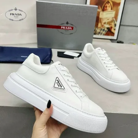 プラダ カジュアルシューズ