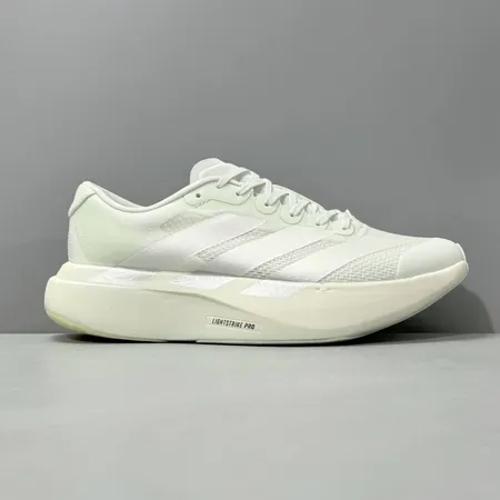 アディダス スニーカー