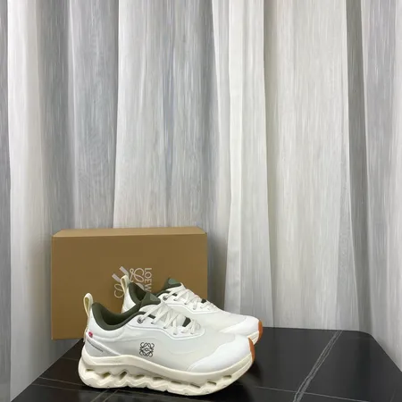 ロエベ スニーカー