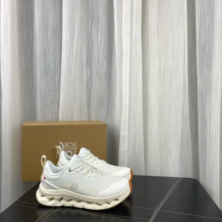 ロエベ スニーカー