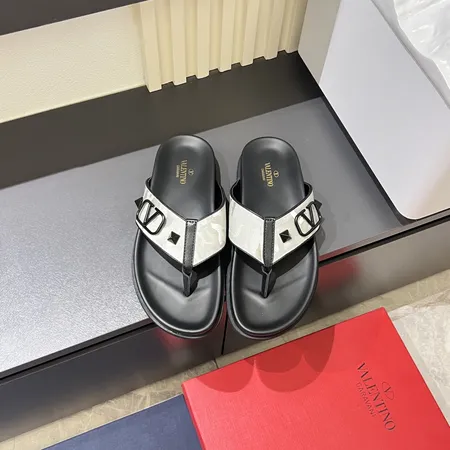 ヴァレンティノ スリッパ