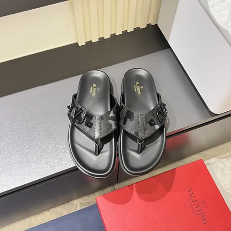 ヴァレンティノ スリッパ