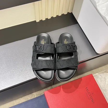 ヴァレンティノ スリッパ