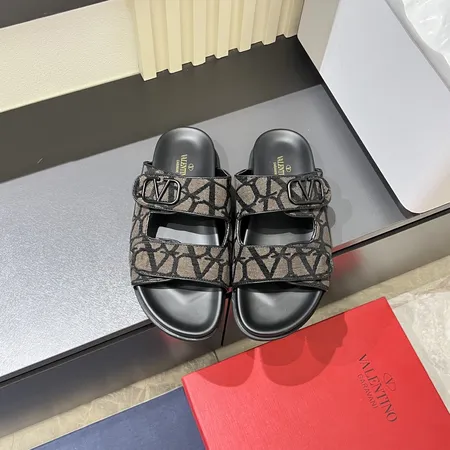 ヴァレンティノ スリッパ