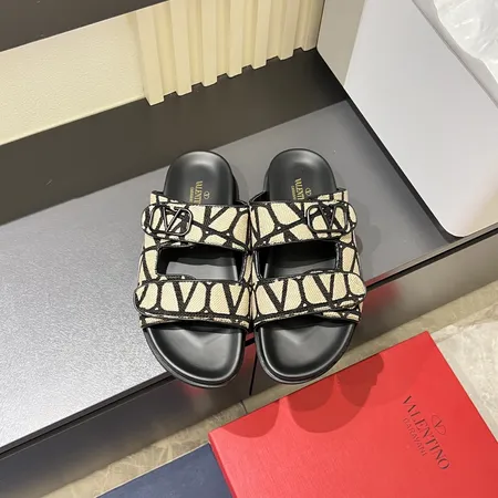 ヴァレンティノ スリッパ