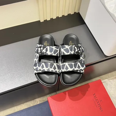 ヴァレンティノ スリッパ