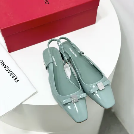 フェラガモ サンダル