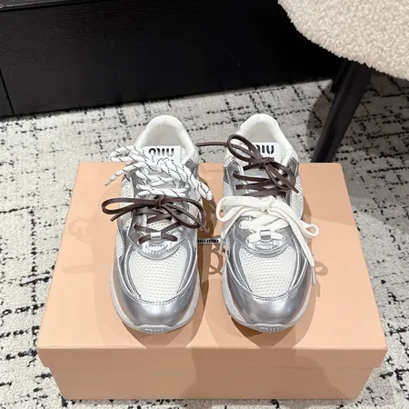 ミュウミュウ カジュアルシューズ