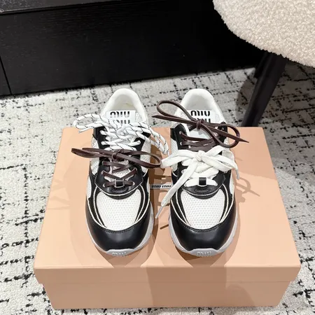 ミュウミュウ カジュアルシューズ