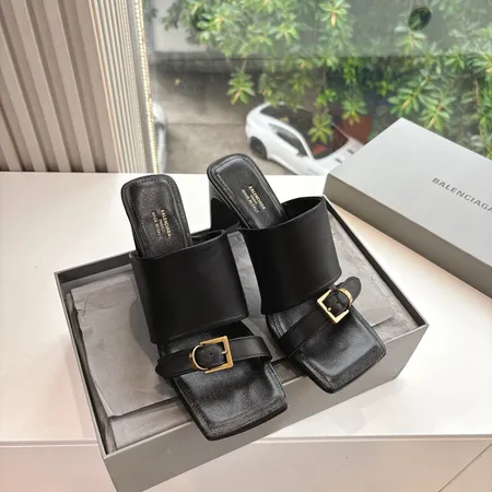 バレンシアガ サンダル