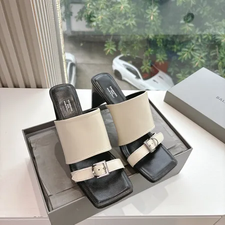 バレンシアガ サンダル