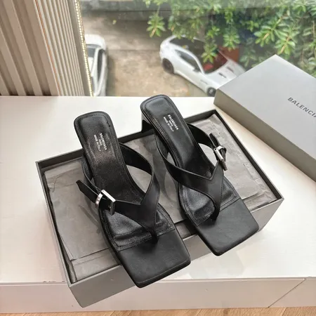 バレンシアガ サンダル