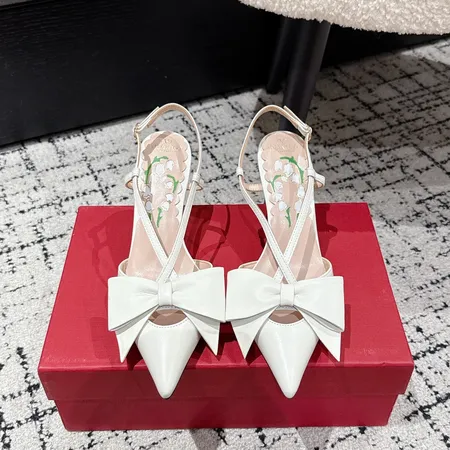 ヴァレンティノ サンダル