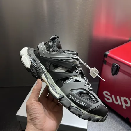 バレンシアガ スニーカー