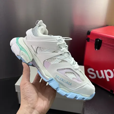 バレンシアガ スニーカー