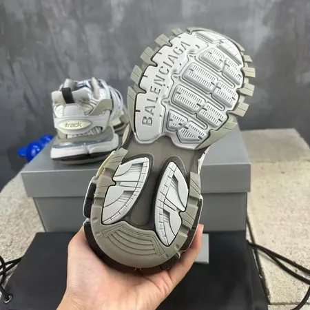 バレンシアガ スニーカー