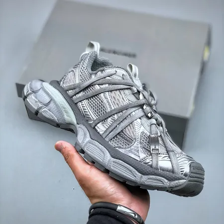 バレンシアガ スニーカー