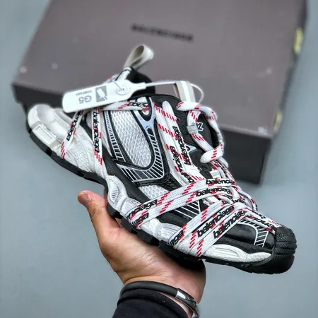 バレンシアガ スニーカー