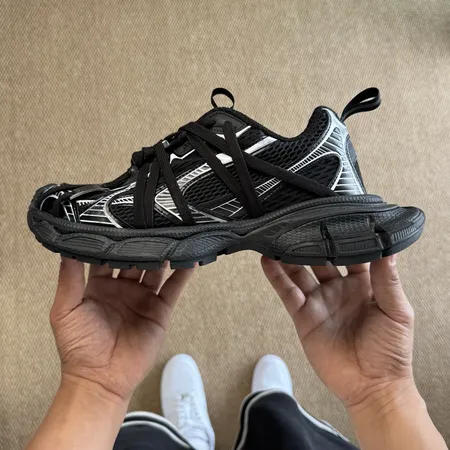 バレンシアガ スニーカー