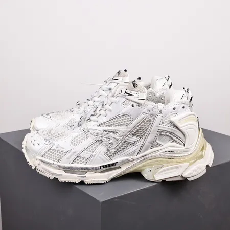 バレンシアガ スニーカー