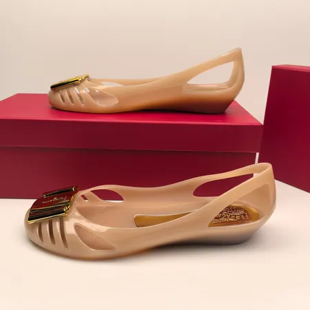 フェラガモ サンダル