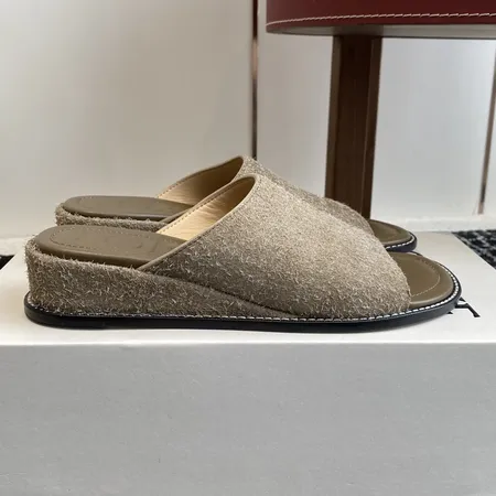 ロエベ スリッパ