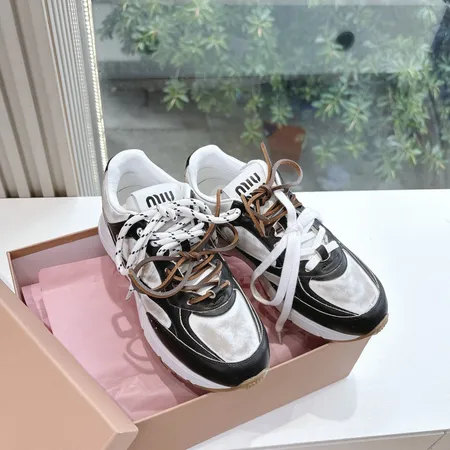 ミュウミュウ スニーカー